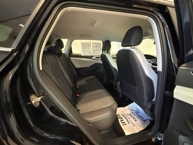 Used 2025 Volkswagen Taos SE FWD image 18