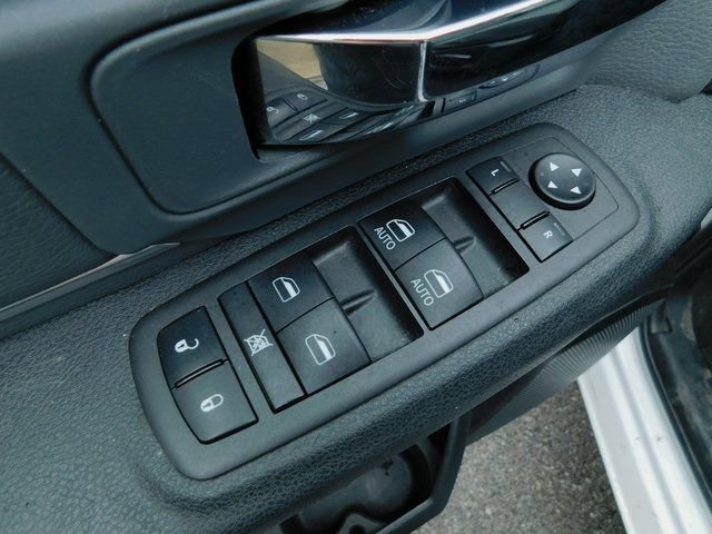 Used 2024 RAM 1500 Classic SLT image 9