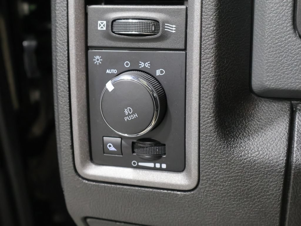 Used 2019 RAM 1500 Express w/ Express Value Package AWD/4WD image 31