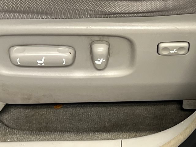Used 2005 Toyota Highlander 2WD w/ 3rd Row image 7