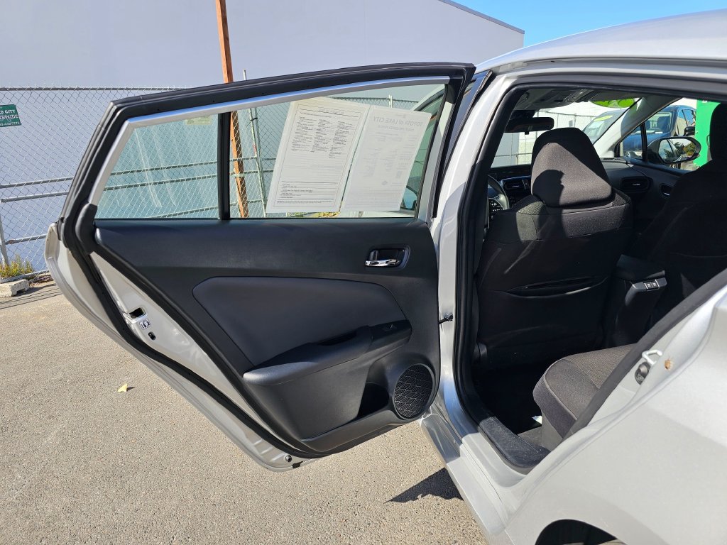 Used 2021 Toyota Prius LE AWD/4WD image 15