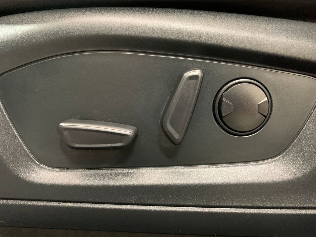 Used 2021 Ford Explorer XLT w/ Equipment Group 202A image 5