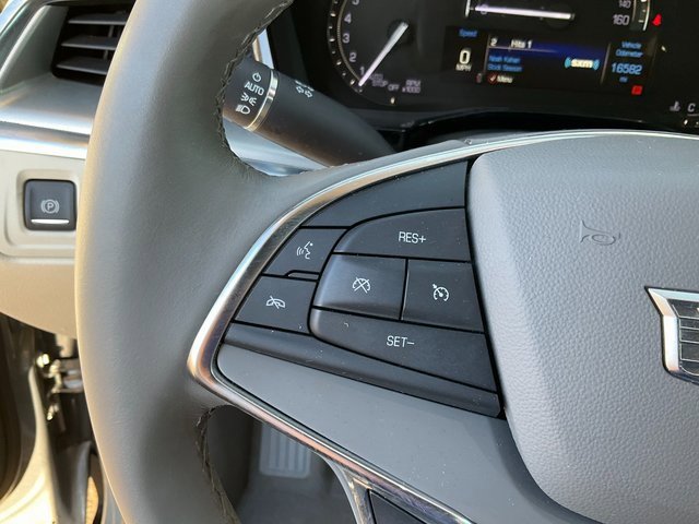 Used 2018 Cadillac XT5 Luxury w/ Driver Awareness Package image 12