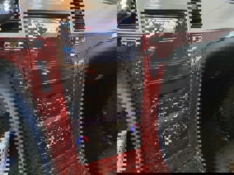 Used 2011 Cadillac Escalade ESV Luxury image 30