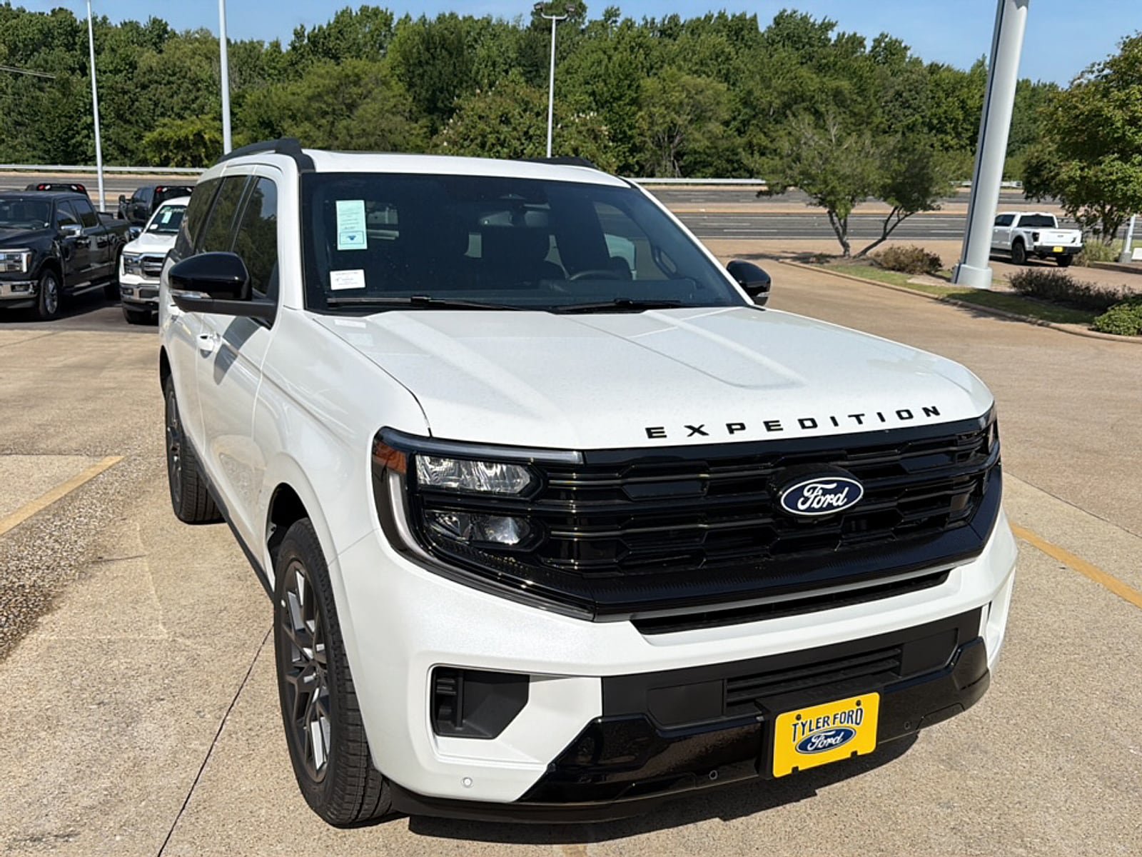 New 2027 Ford Expedition Platinum w/ Stealth Appearance Package AWD/4WD image 3