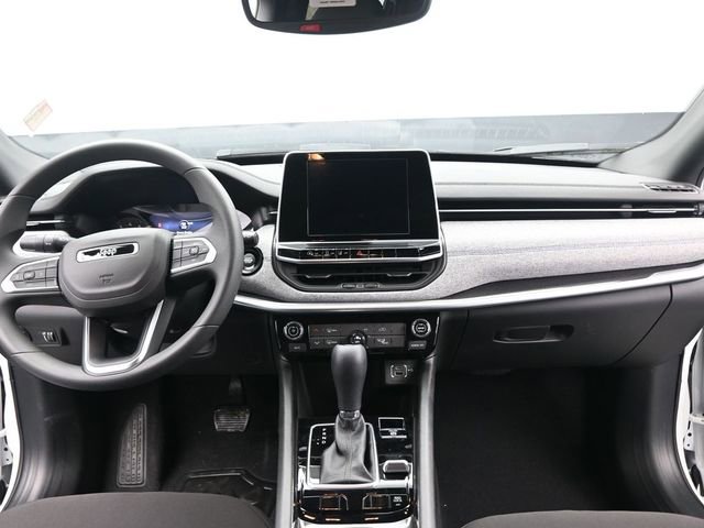Used 2025 Jeep Compass Sport image 17
