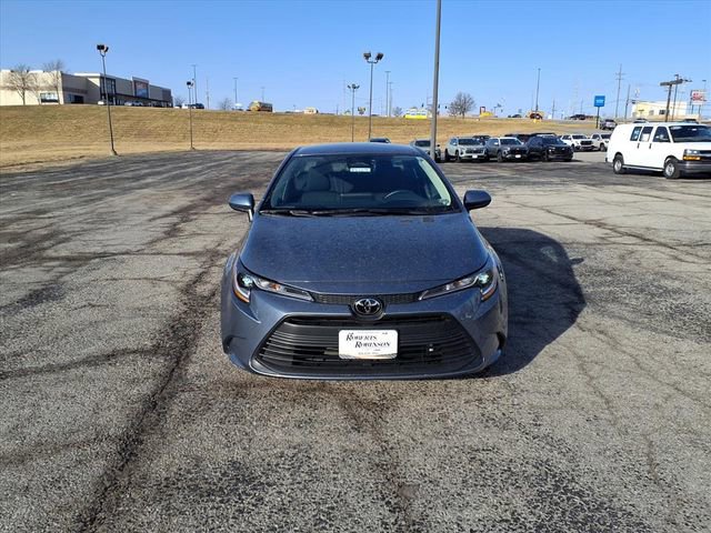 Used 2025 Toyota Corolla LE image 2