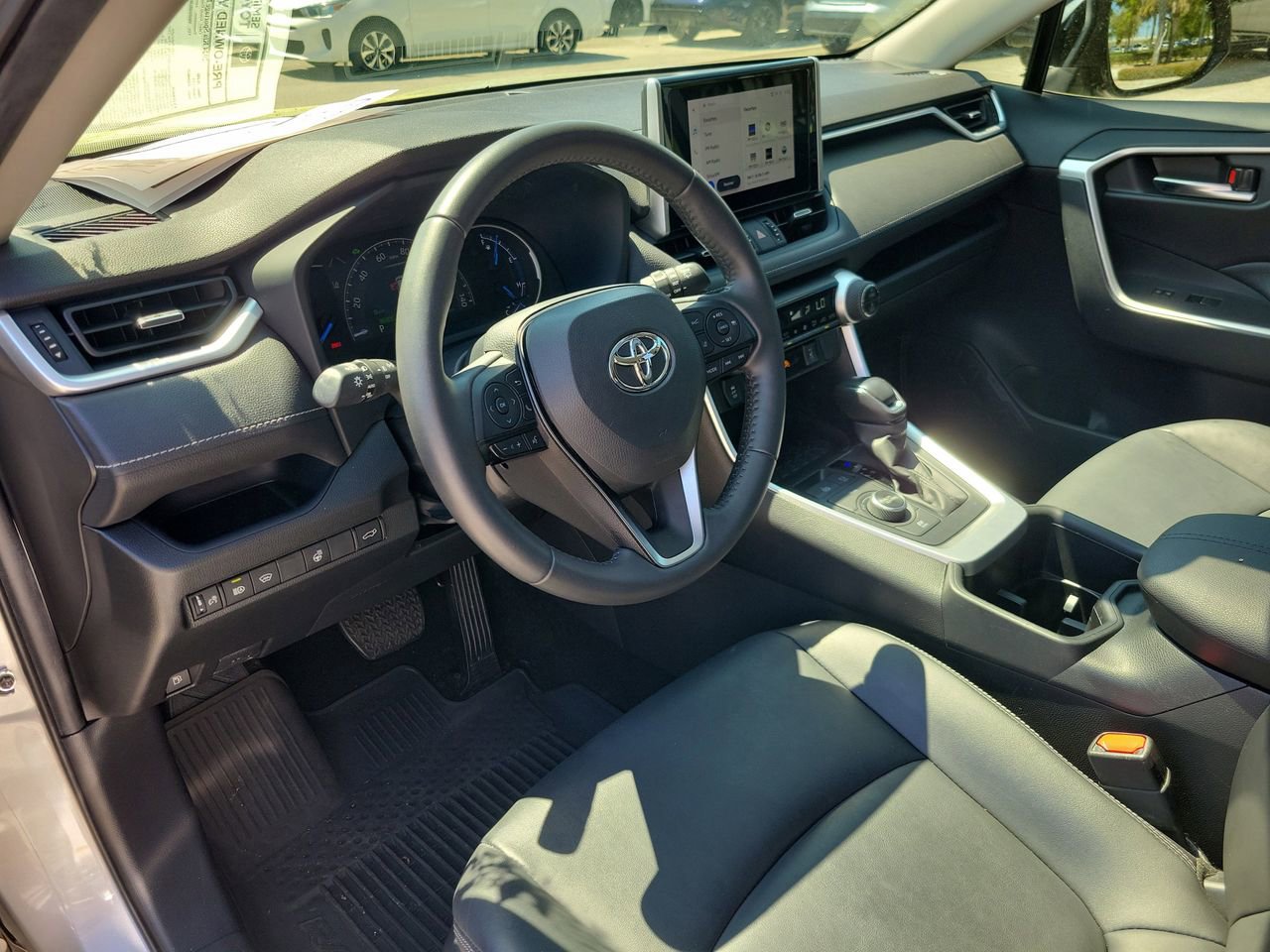 Used 2023 Toyota RAV4 XLE Premium image 16