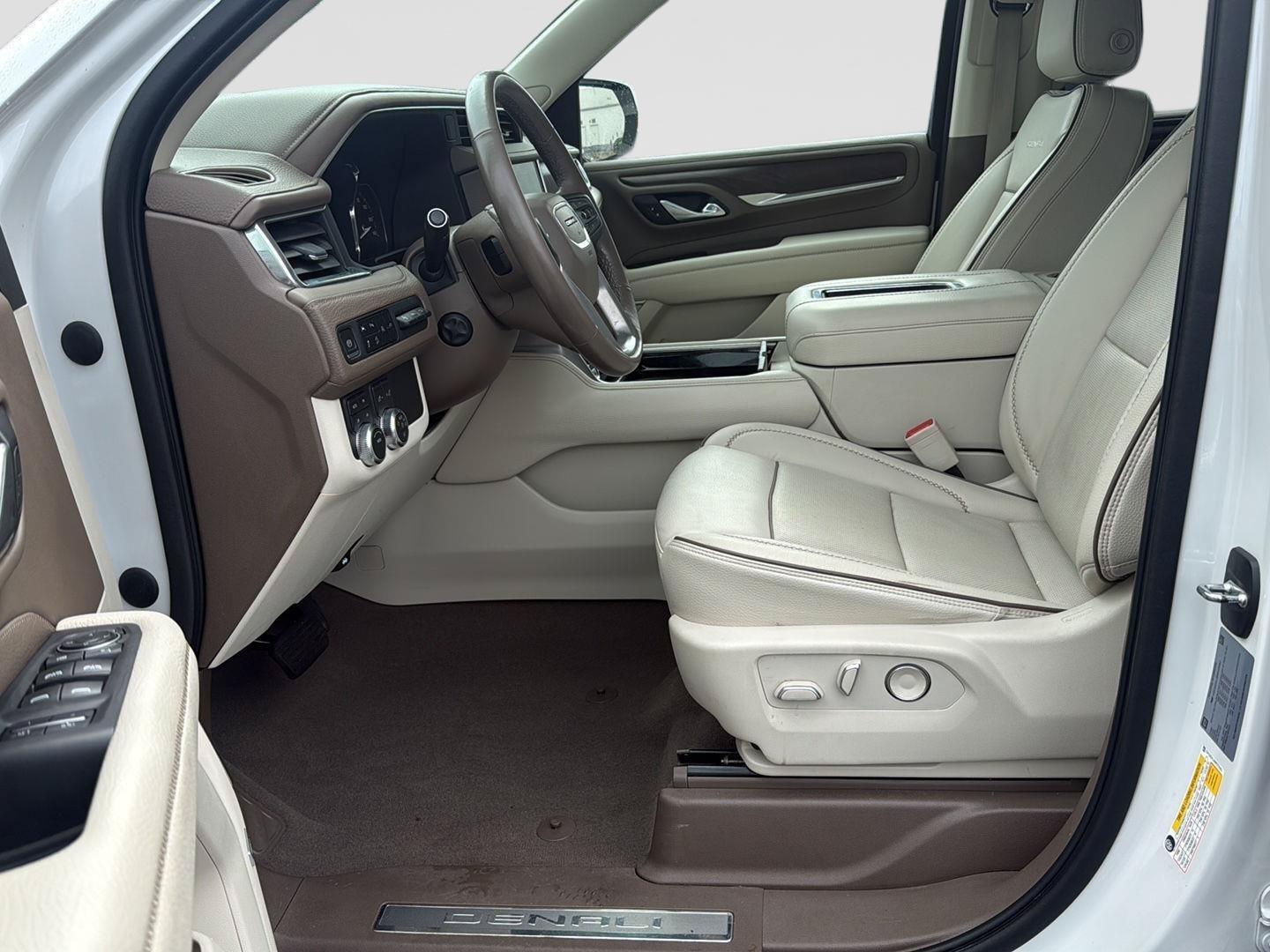 Used 2021 GMC Yukon Denali AWD/4WD image 11