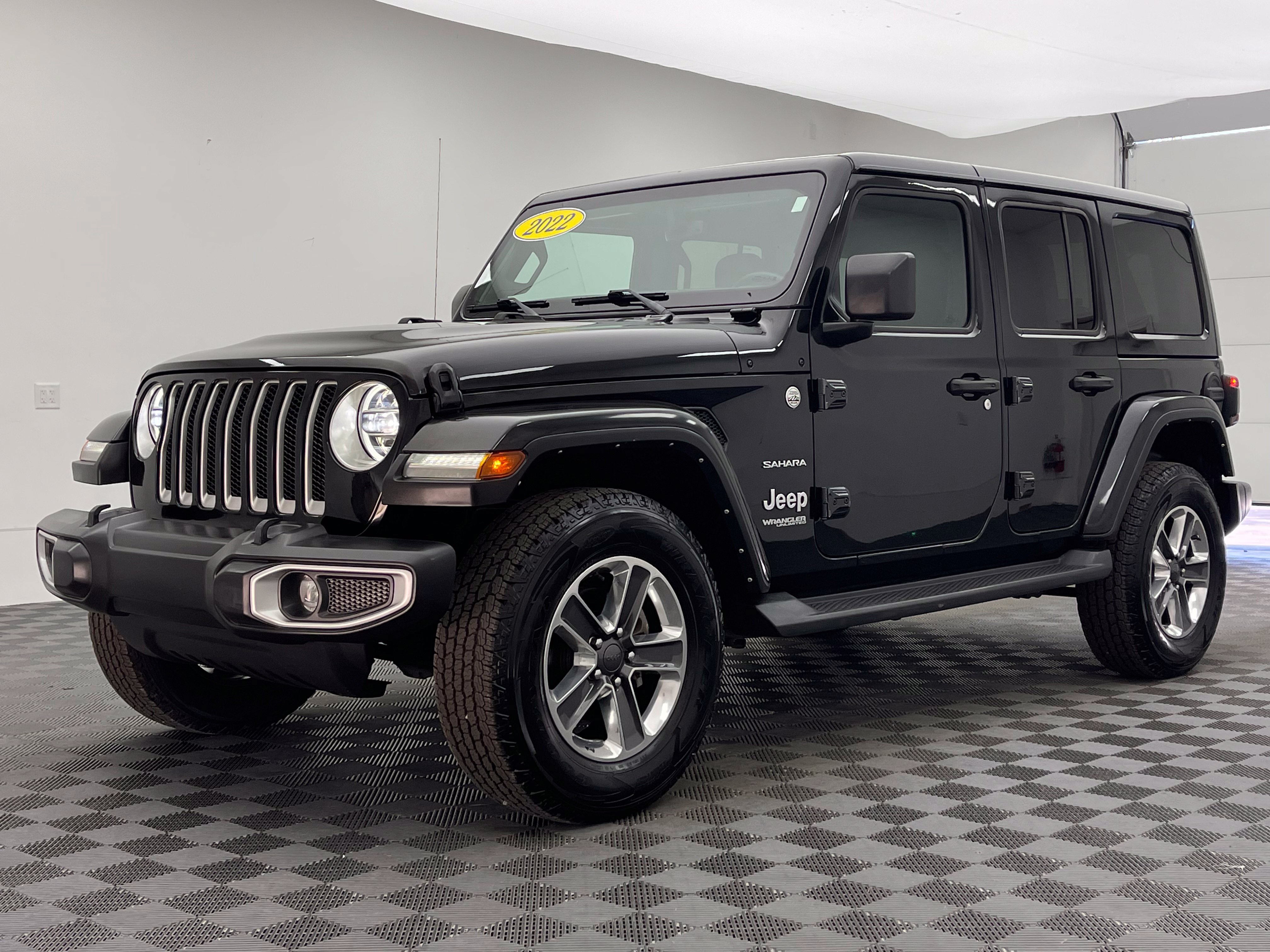 Used 2022 Jeep Wrangler Unlimited Sahara w/ LED Lighting Group AWD/4WD image 2