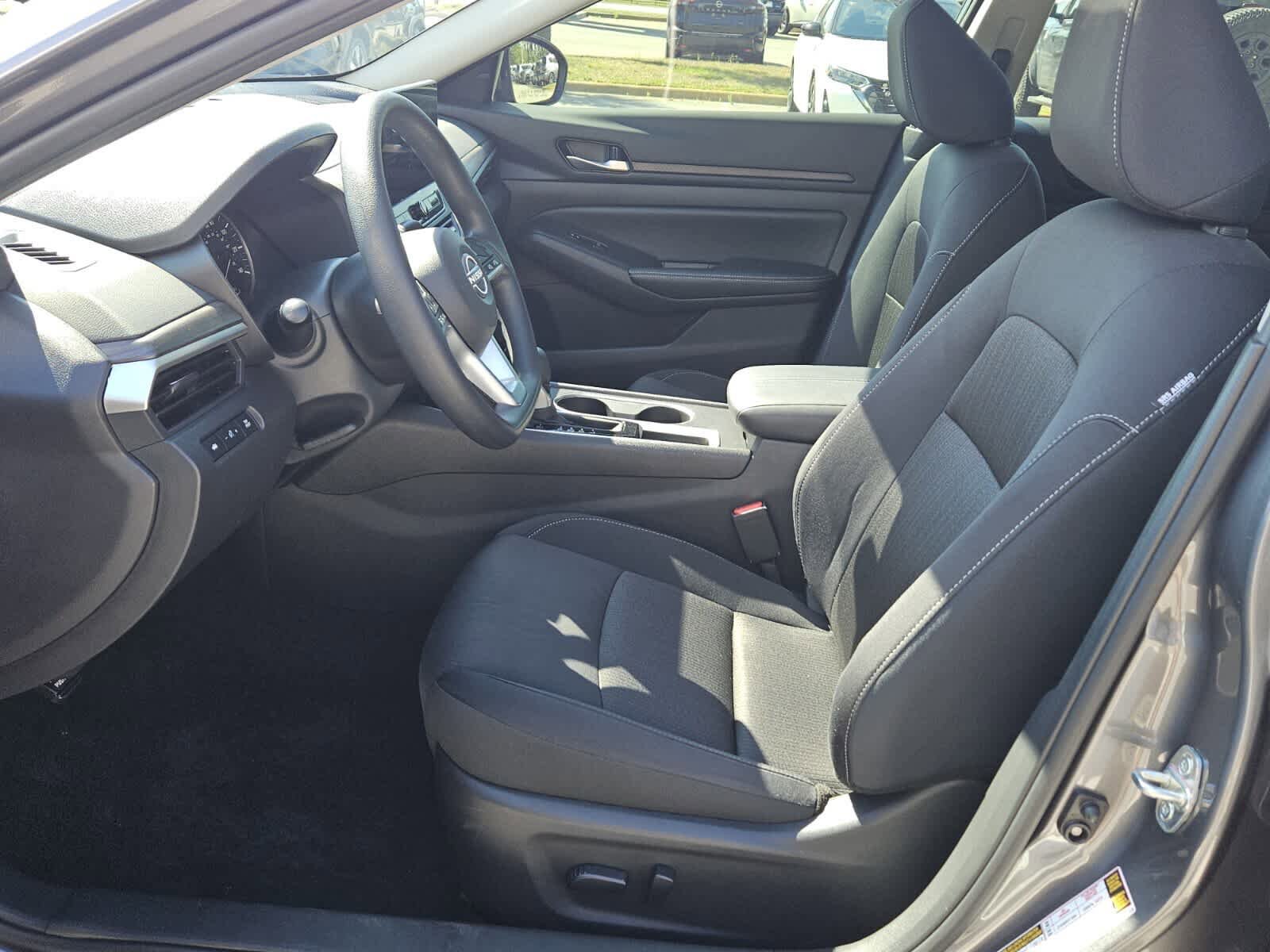 Used 2025 Nissan Altima 2.5 SV w/ SV Special Edition Package FWD image 3