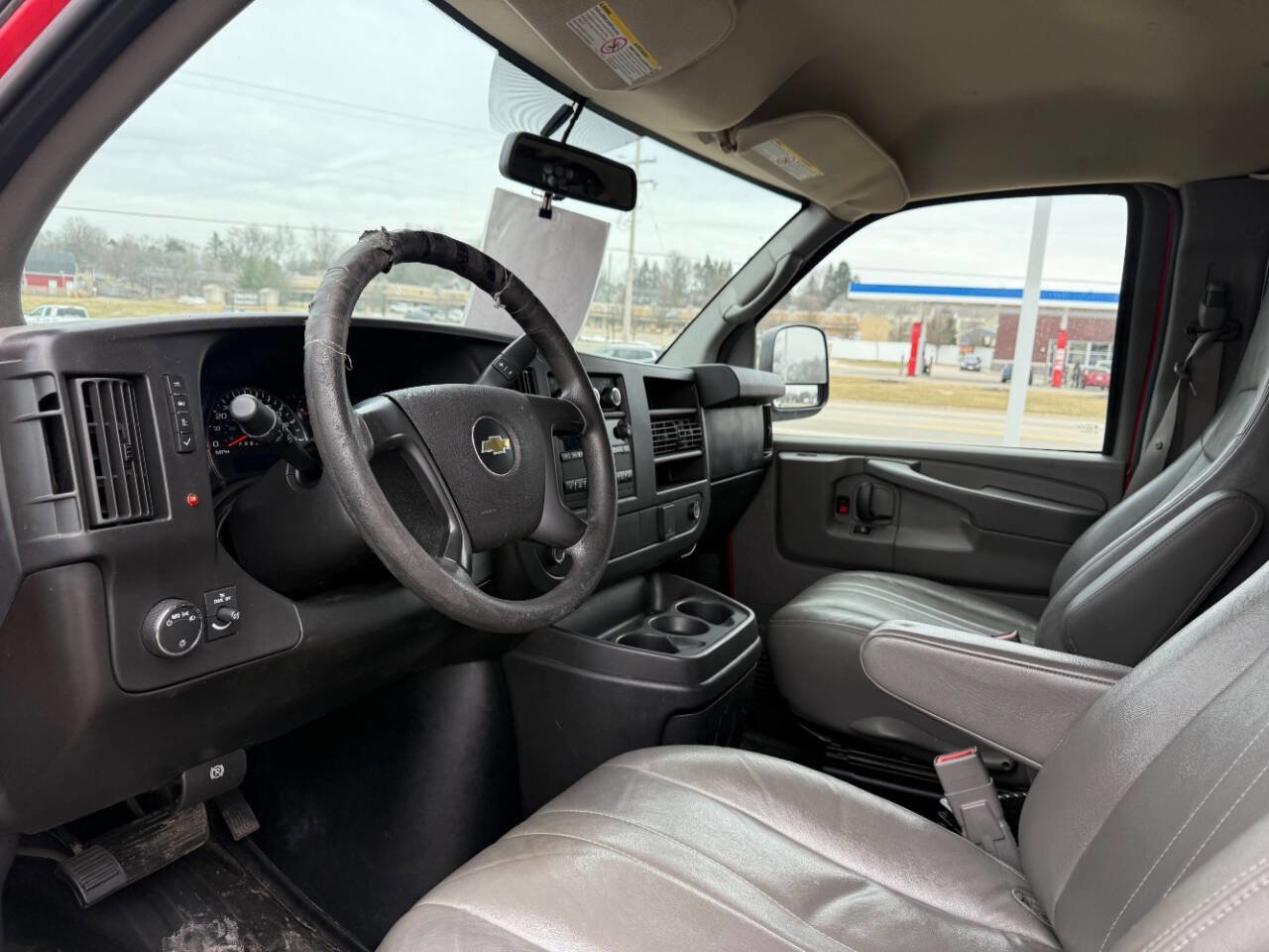 Used 2015 Chevrolet Express 2500 image 15