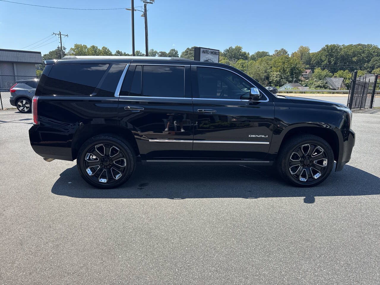 Used 2019 GMC Yukon Denali w/ Denali Ultimate Package AWD/4WD image 10
