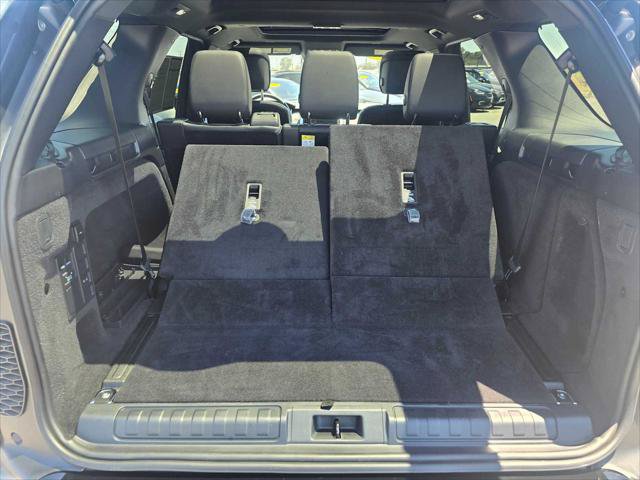 Used 2025 Land Rover Discovery Dynamic SE AWD/4WD image 13