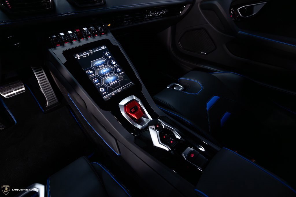 Used 2021 Lamborghini Huracan EVO image 28