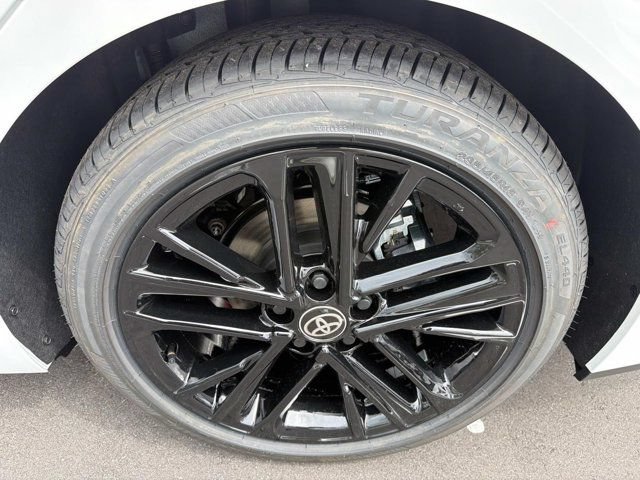 New 2026 Toyota Camry Hybrid FWD image 32