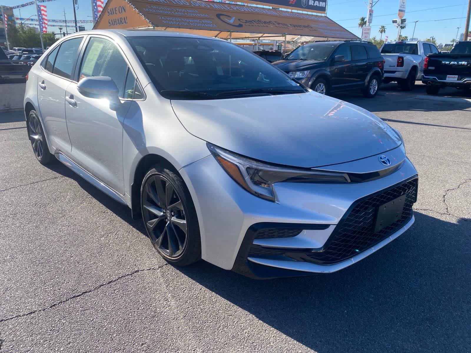 Used 2024 Toyota Corolla SE w/ SE Package FWD image 3