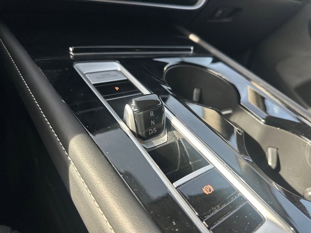 Used 2025 Volkswagen Atlas SE image 14