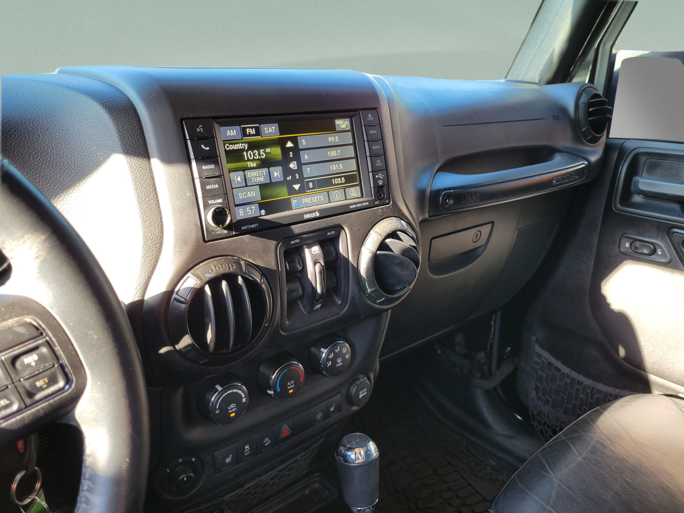 Used 2016 Jeep Wrangler Unlimited Rubicon w/ Connectivity Group AWD/4WD image 20