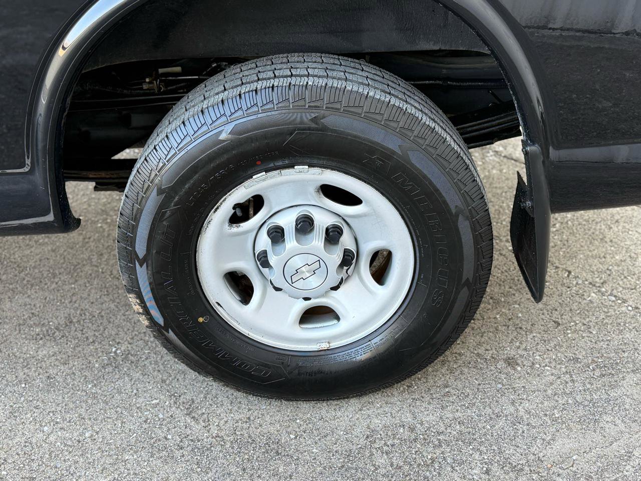 Used 2018 Chevrolet Express 2500 Work Van w/ Driver Convenience Package image 10