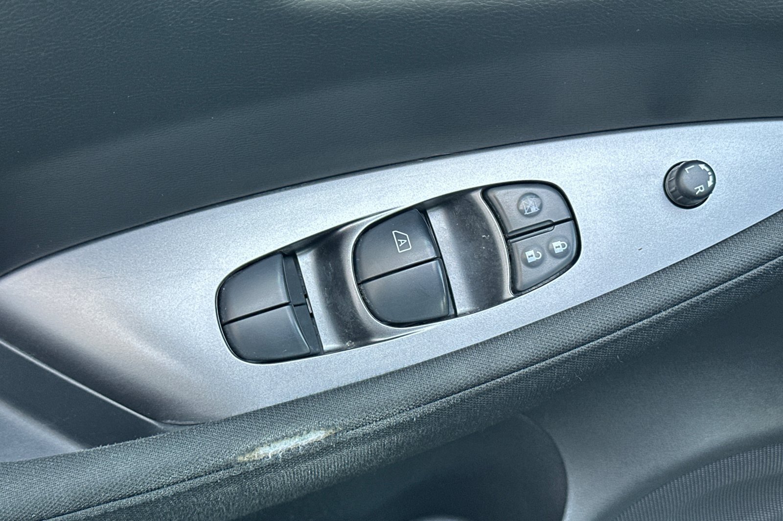 Certified 2025 Nissan Leaf S FWD image 12