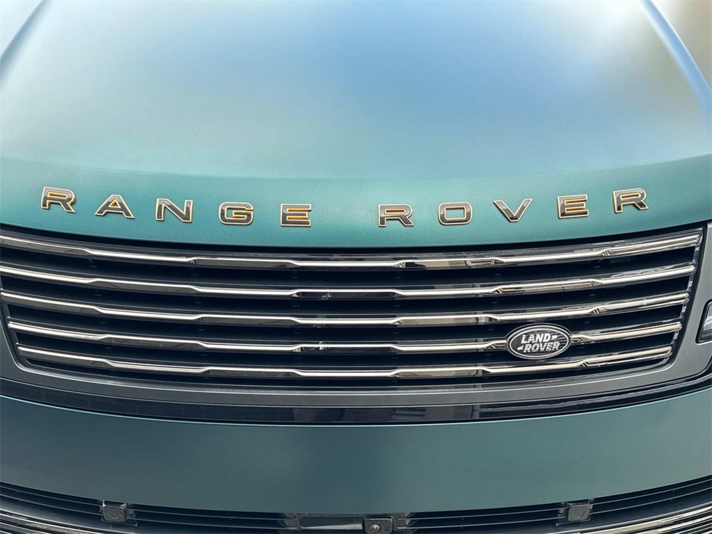 New 2025 Land Rover Range Rover SV image 9