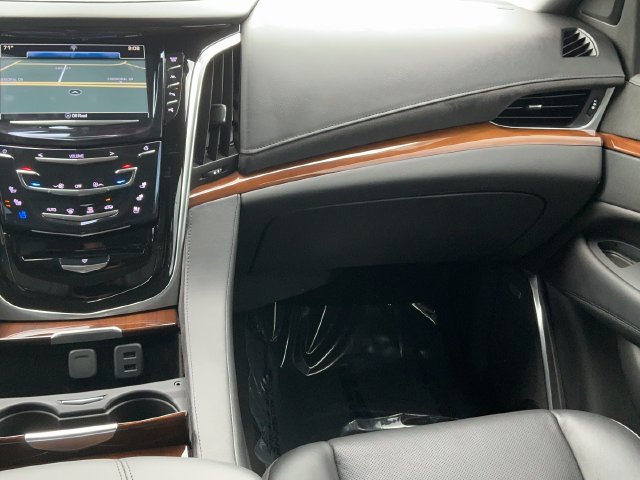 Used 2020 Cadillac Escalade Premium Luxury AWD/4WD image 13