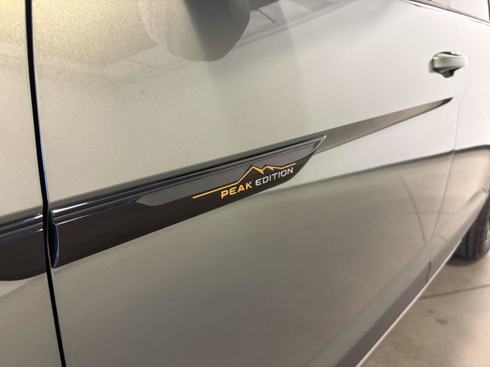 Used 2025 Volkswagen Atlas Peak Edition SE AWD/4WD image 9