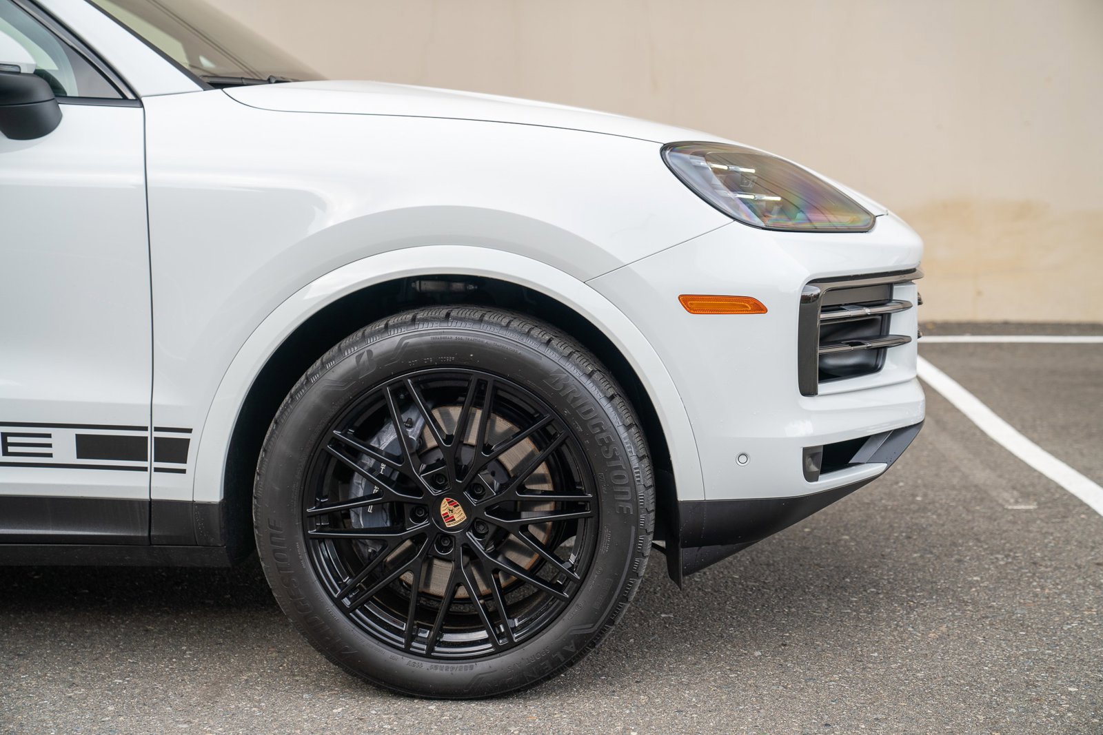 Used 2025 Porsche Cayenne image 9