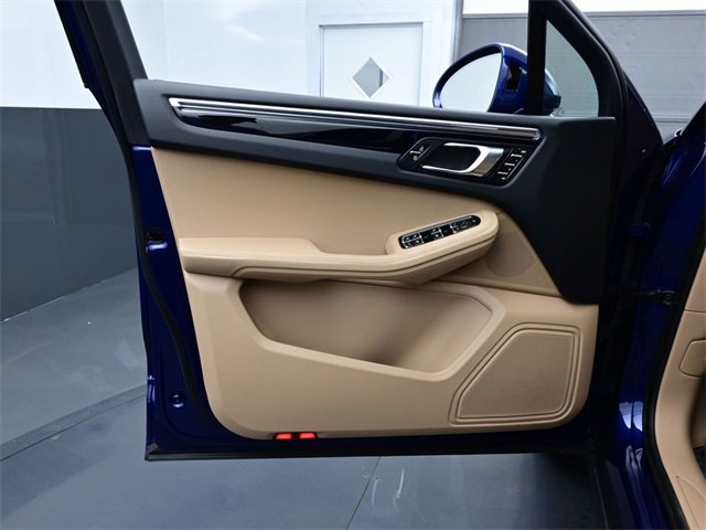 Used 2025 Porsche Macan image 7