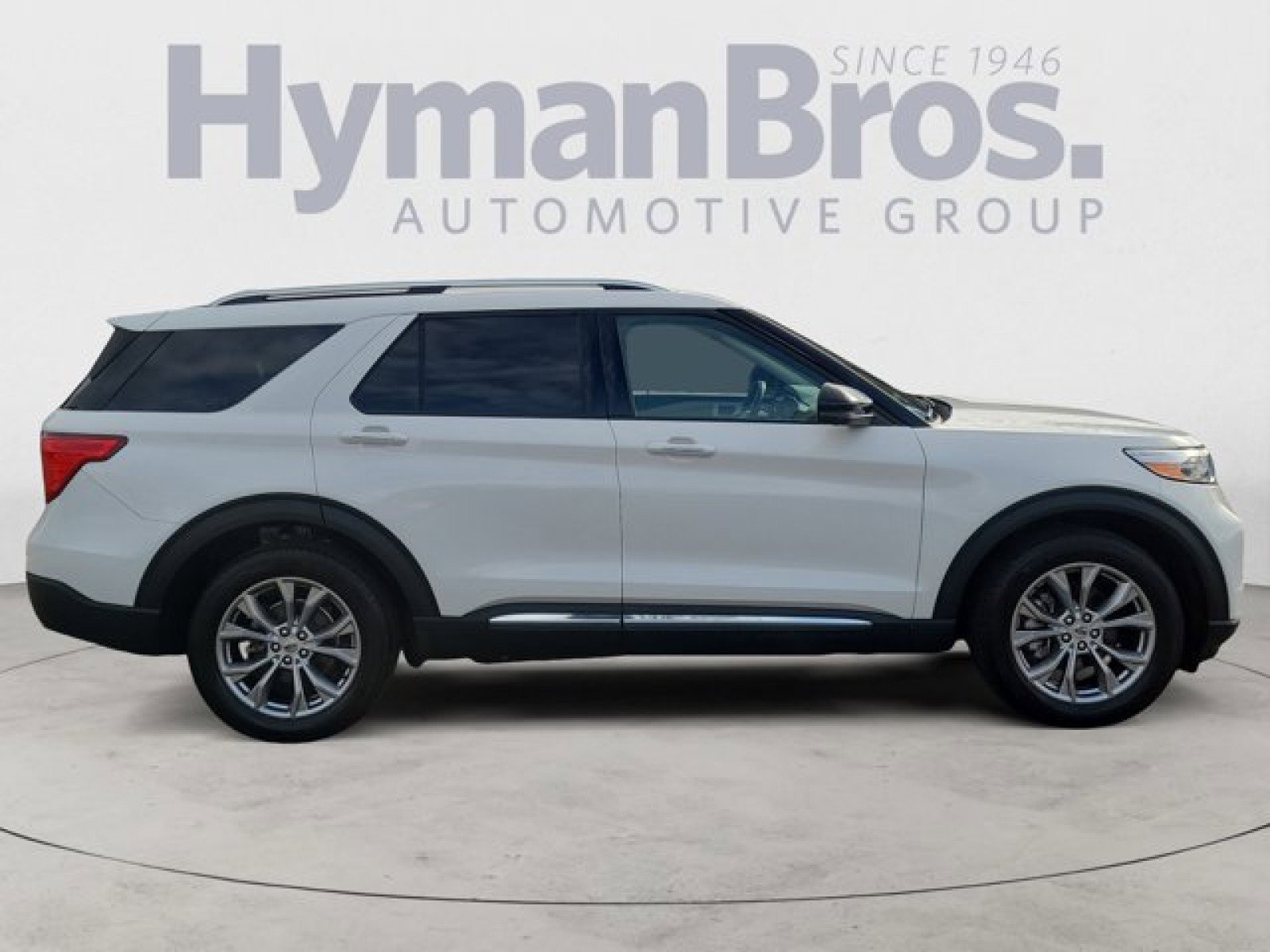 Used 2022 Ford Explorer Limited w/ Equipment Group 301A AWD/4WD image 2