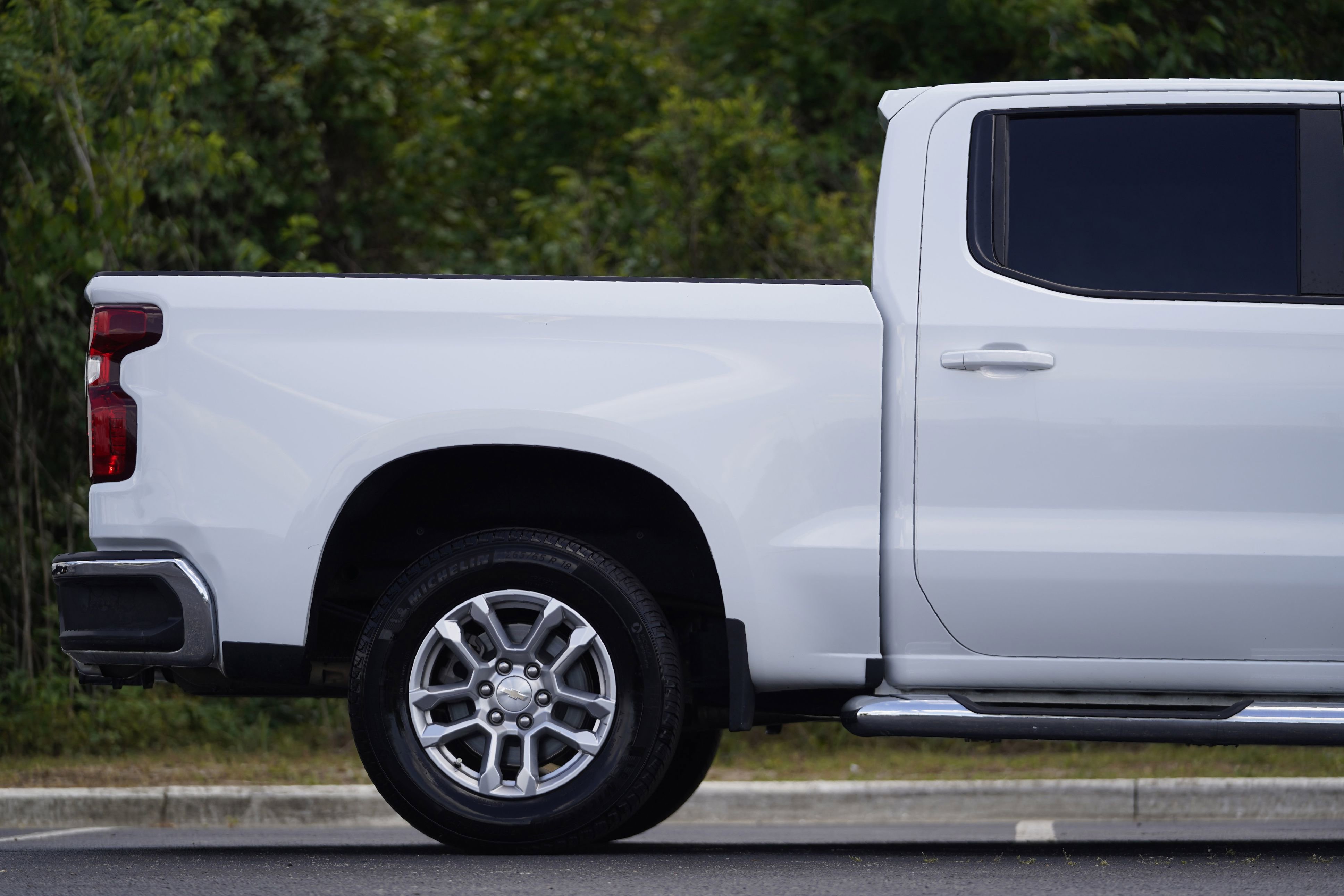 Used 2022 Chevrolet Silverado 1500 LT AWD/4WD image 5