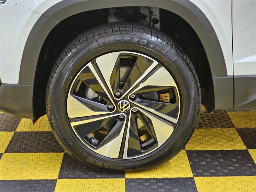 Used 2024 Volkswagen Taos SE image 9