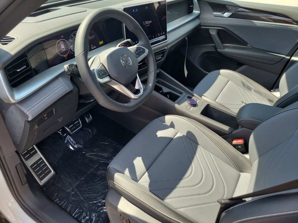 New 2026 Volkswagen Tiguan SE R-Line FWD image 7