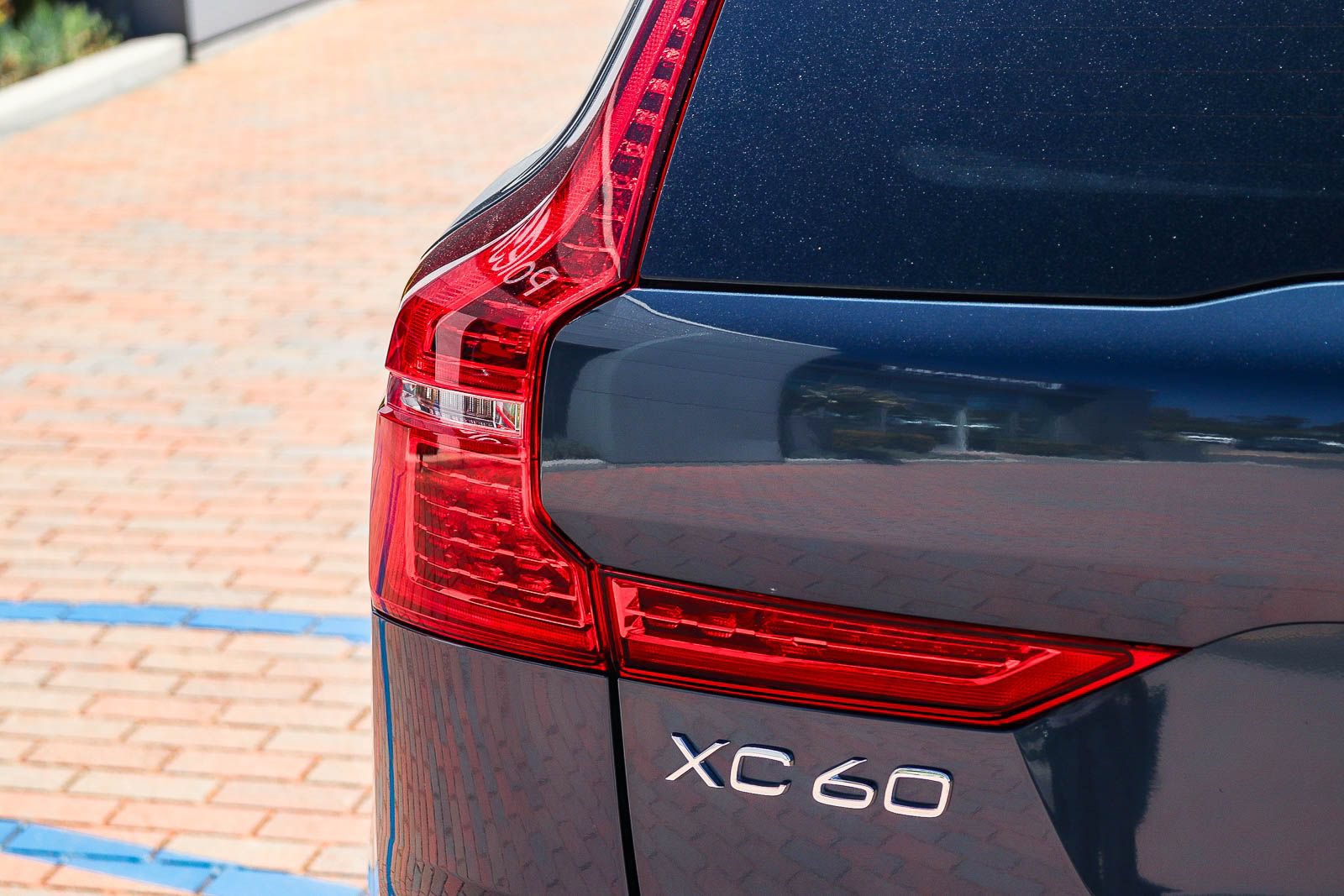 Used 2024 Volvo XC60 T8 Ultimate w/ Protection Package Premier AWD/4WD image 9