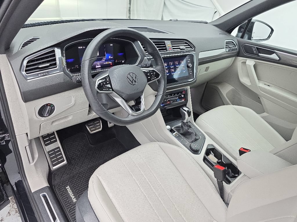 Used 2024 Volkswagen Tiguan SE R-Line AWD/4WD image 15