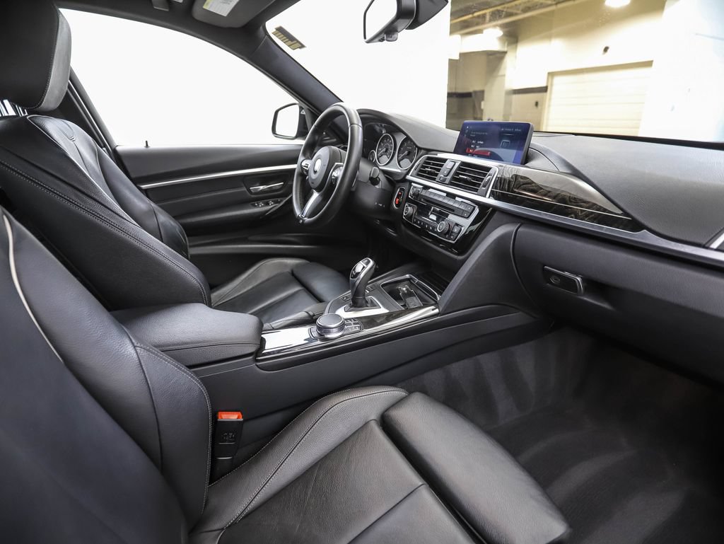 Used 2018 BMW 340i xDrive Sedan AWD/4WD image 30
