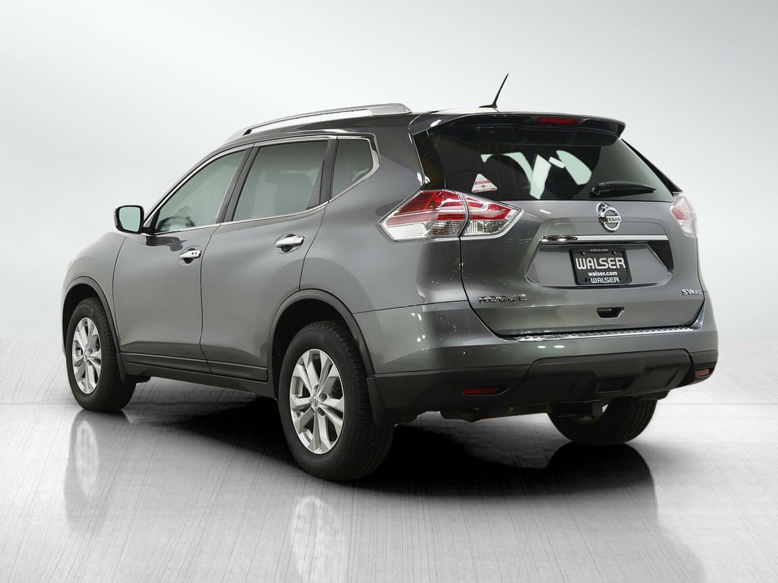 Used 2016 Nissan Rogue SV AWD/4WD image 3