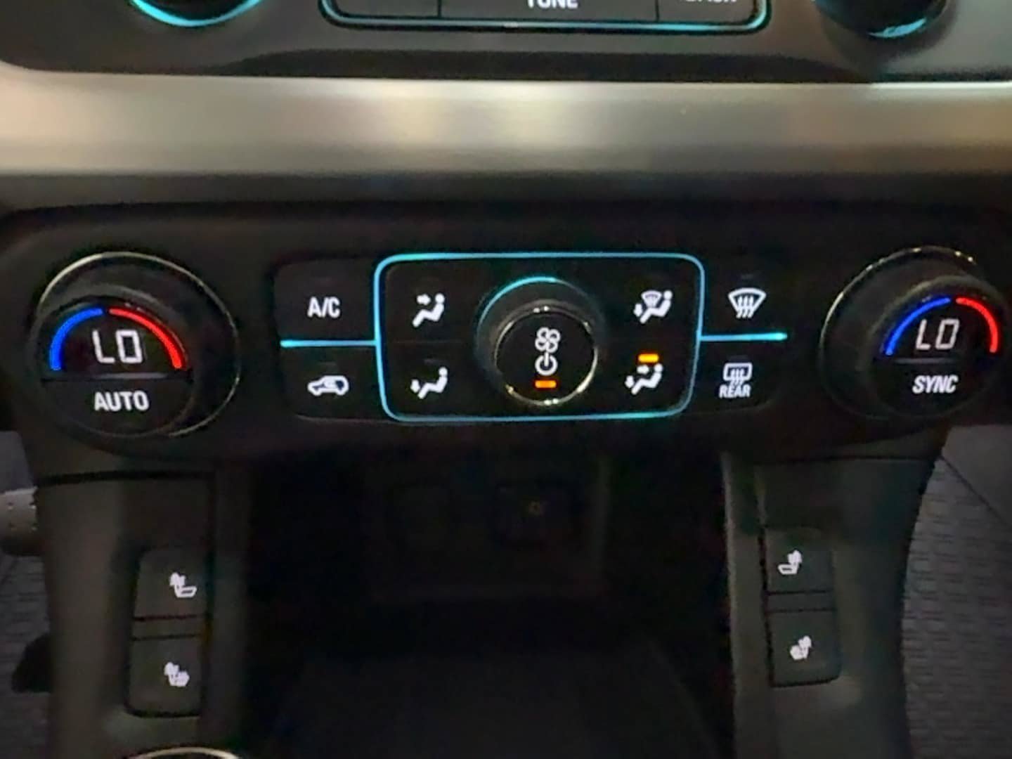 Used 2019 GMC Acadia SLT w/ LPO, Black Accent Package AWD/4WD image 28