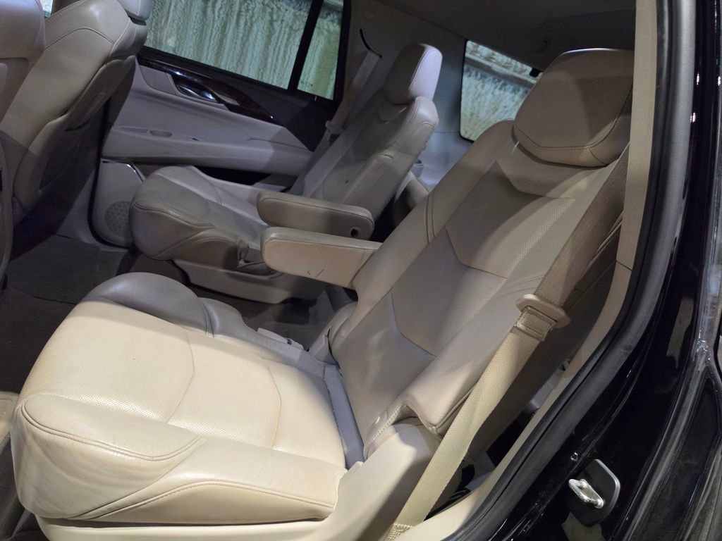 Used 2015 Cadillac Escalade Luxury AWD/4WD image 7