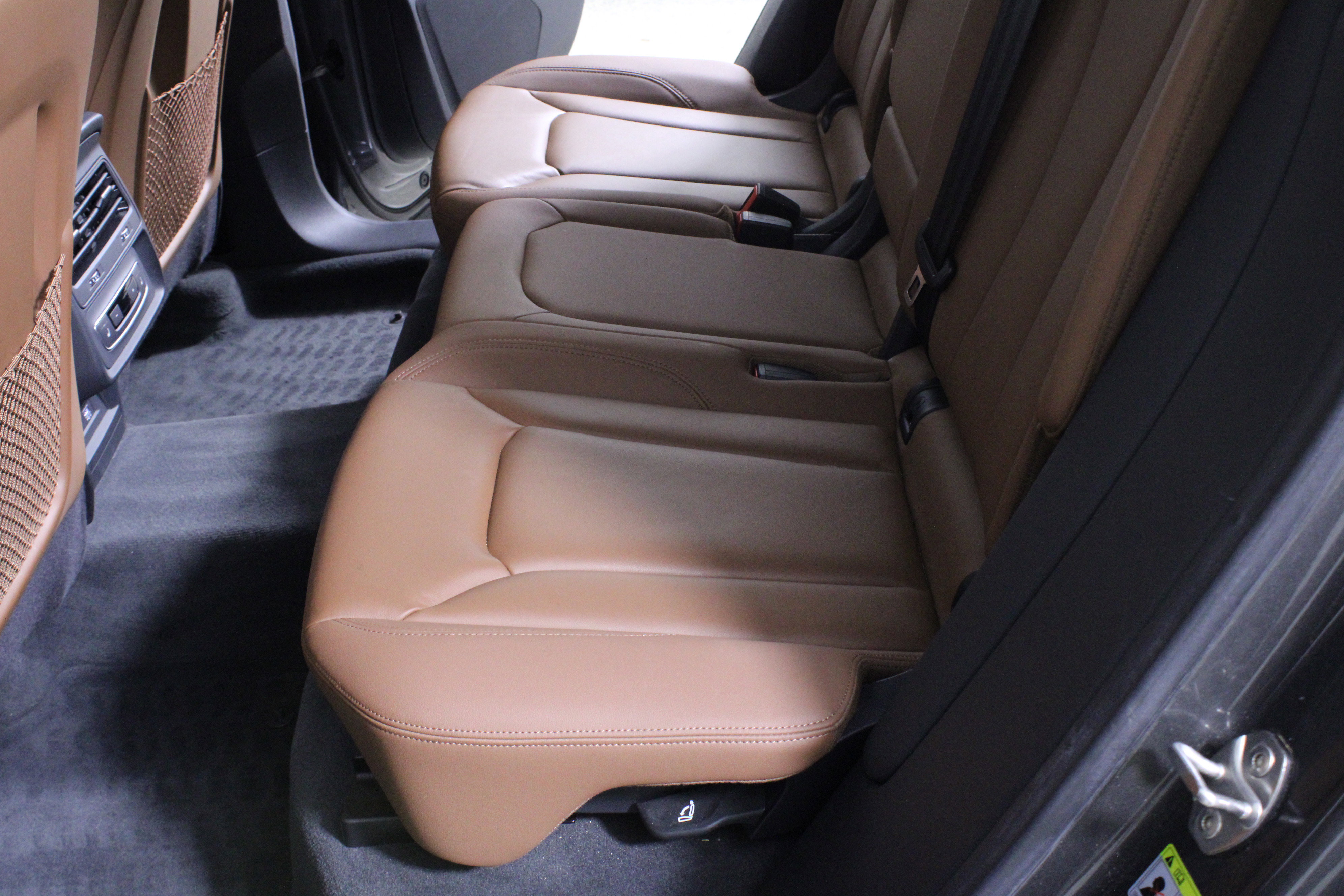 Used 2019 Audi Q8 Premium image 13