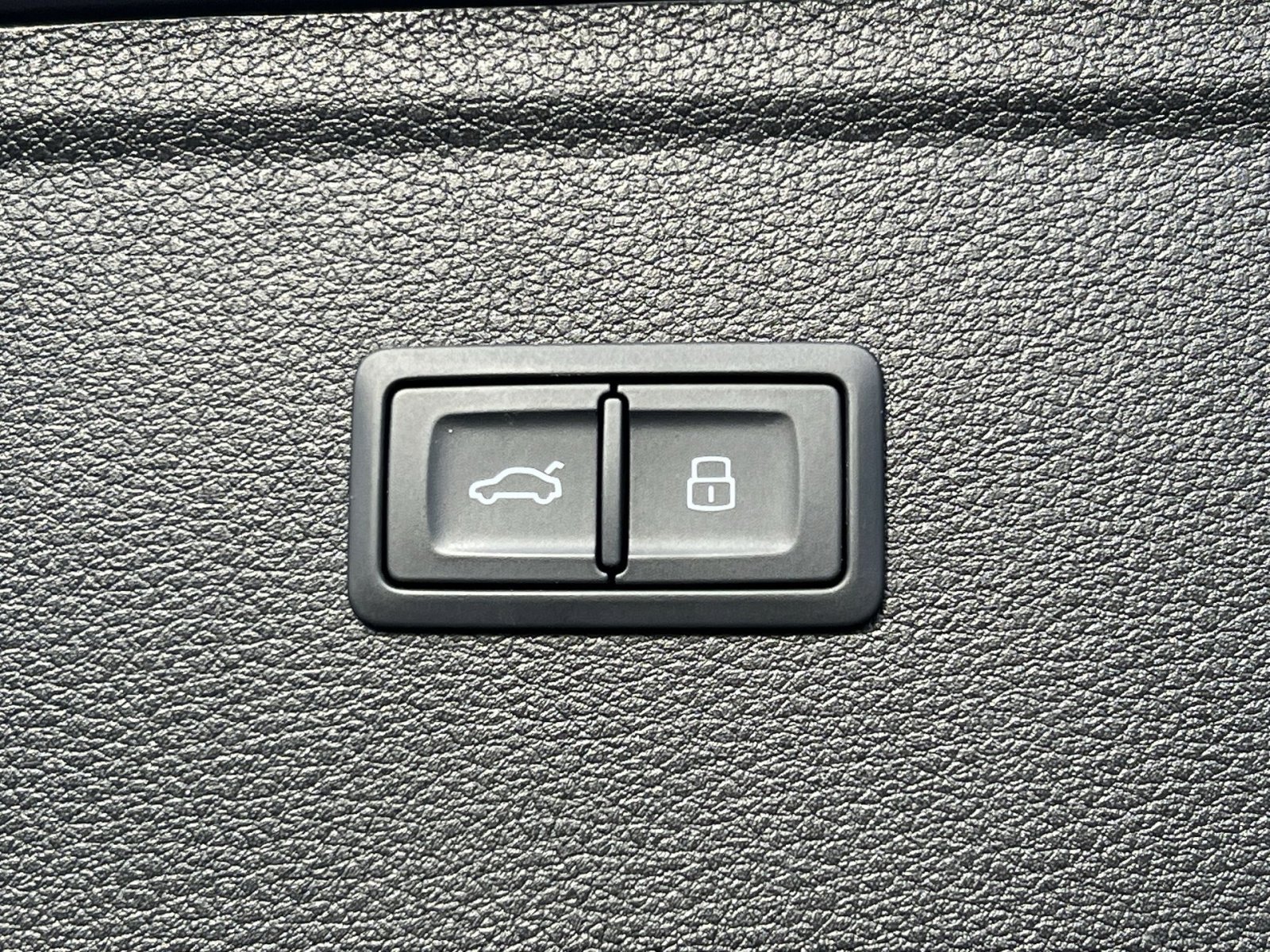 Used 2023 Audi SQ5 Premium Plus w/ Premium Plus Package image 25