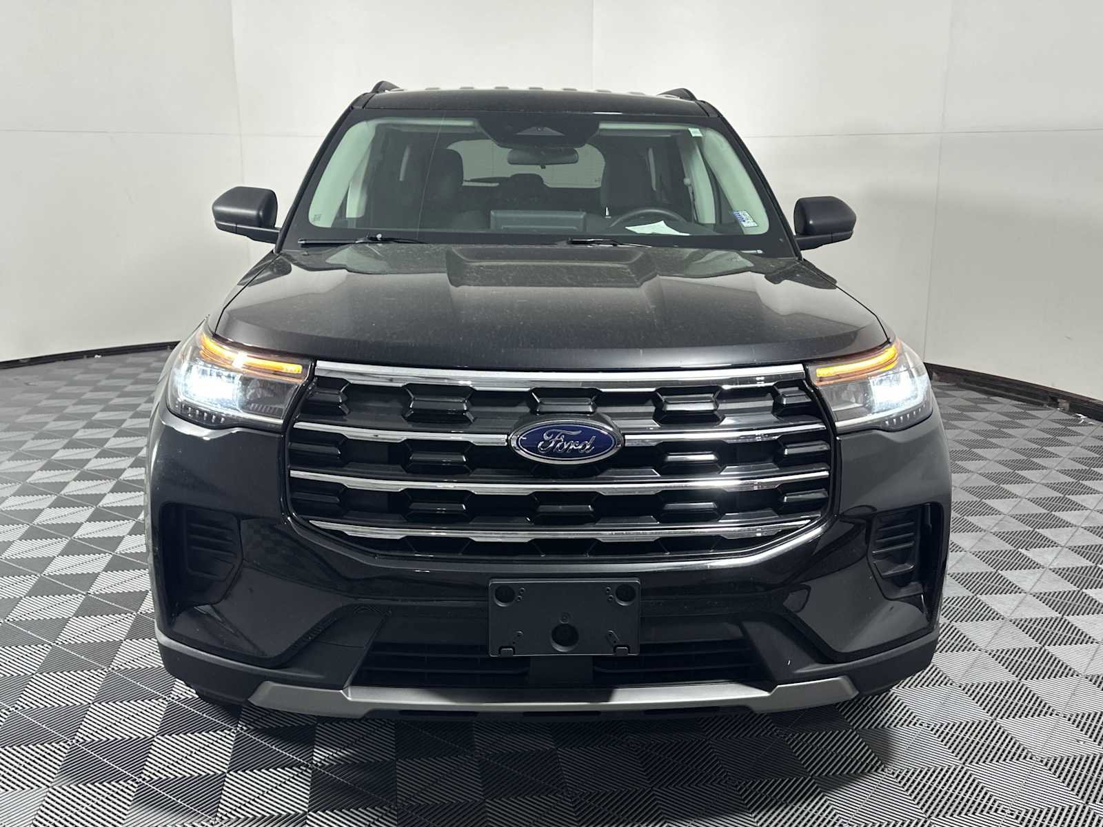 Used 2025 Ford Explorer Active image 2