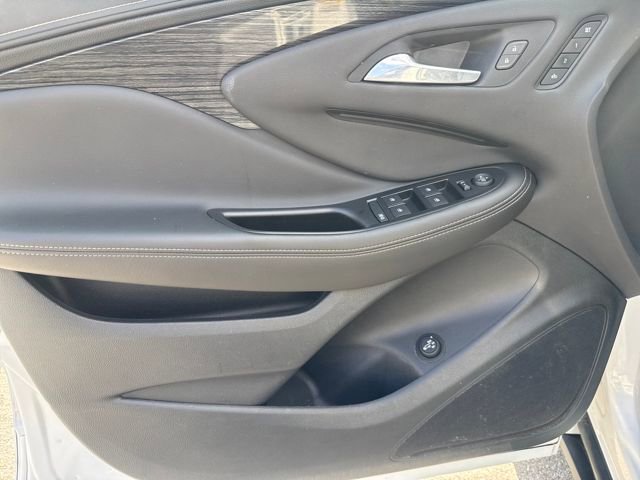 Used 2017 Buick Envision Essence image 9