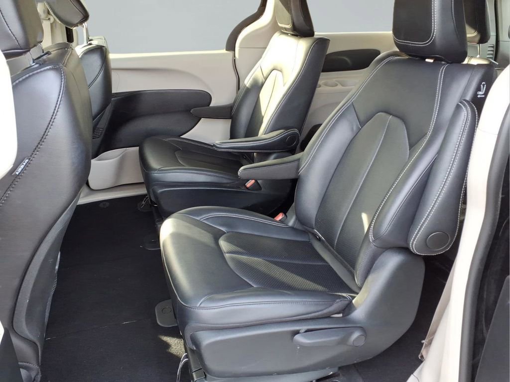 Used 2024 Chrysler Pacifica Limited FWD image 27