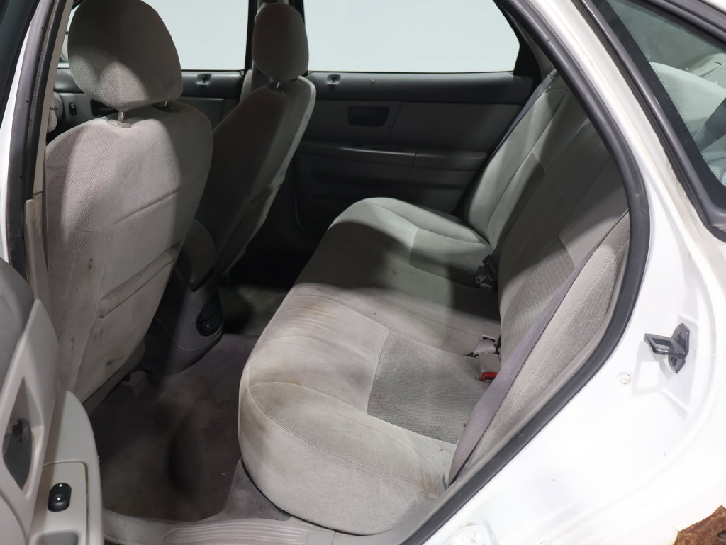 Used 2005 Ford Taurus SE FWD image 4