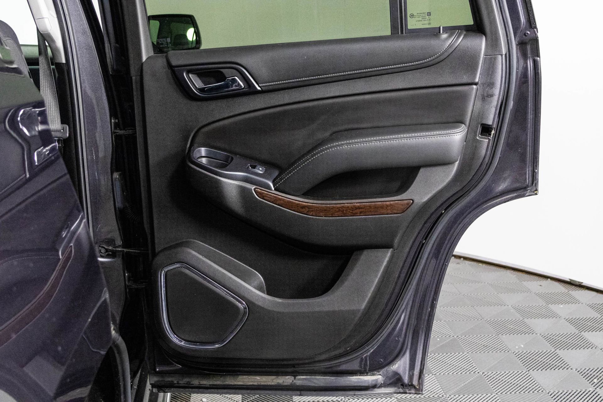 Used 2018 GMC Yukon SLE w/ SLE Value Package image 38