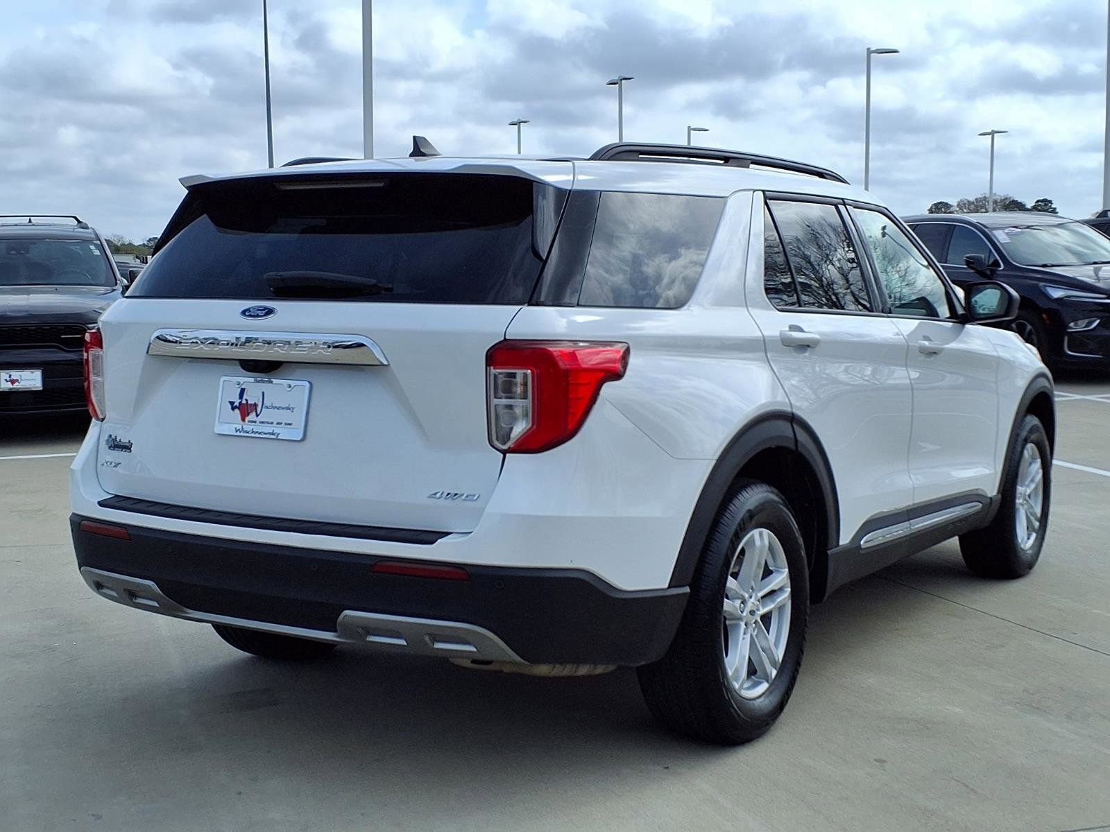 Used 2023 Ford Explorer XLT w/ Equipment Group 202A image 6