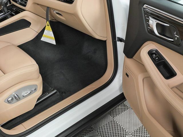 New 2026 Porsche Macan image 26