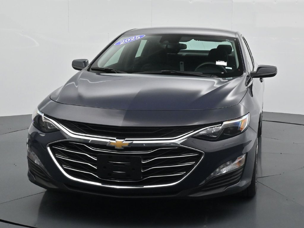 Used 2025 Chevrolet Malibu LT FWD image 2